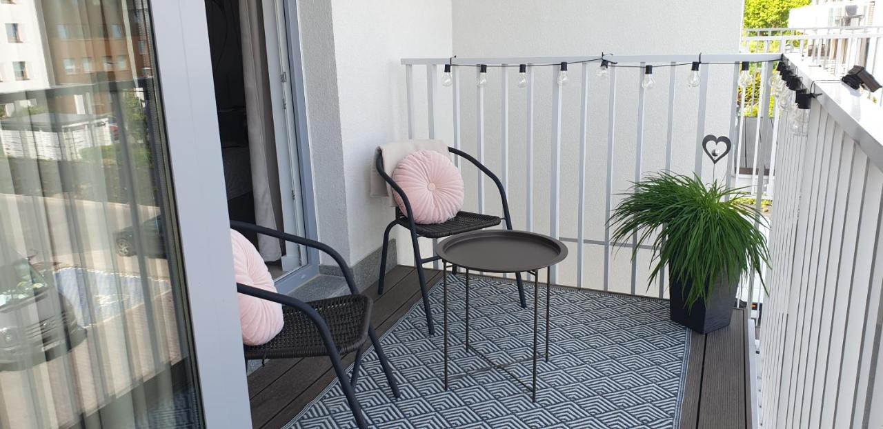 Nowoczesny Apartament Z Garazem Morelova Гданск Екстериор снимка